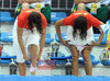 想知道奥运场上的游泳运动员怎么当众换内裤么？